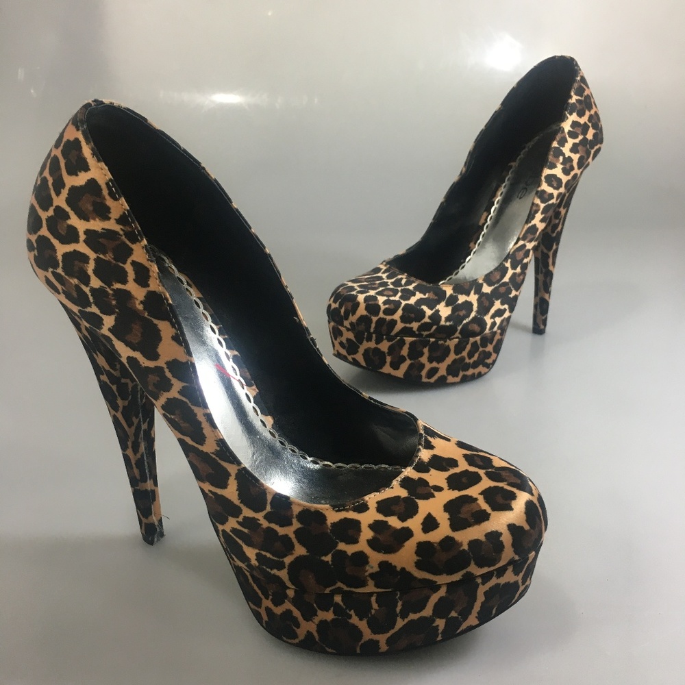 bebe 8 M Animal Print Platform Stiletto Heels Pumps Shoes